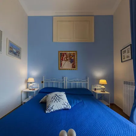 Residenza Via Dei Mille 4* ナポリ